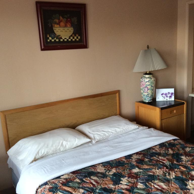 Parkwood Motor Inn Sundre Екстер'єр фото