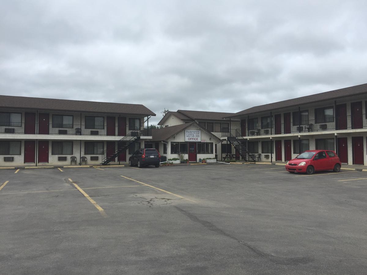 Parkwood Motor Inn Sundre Екстер'єр фото