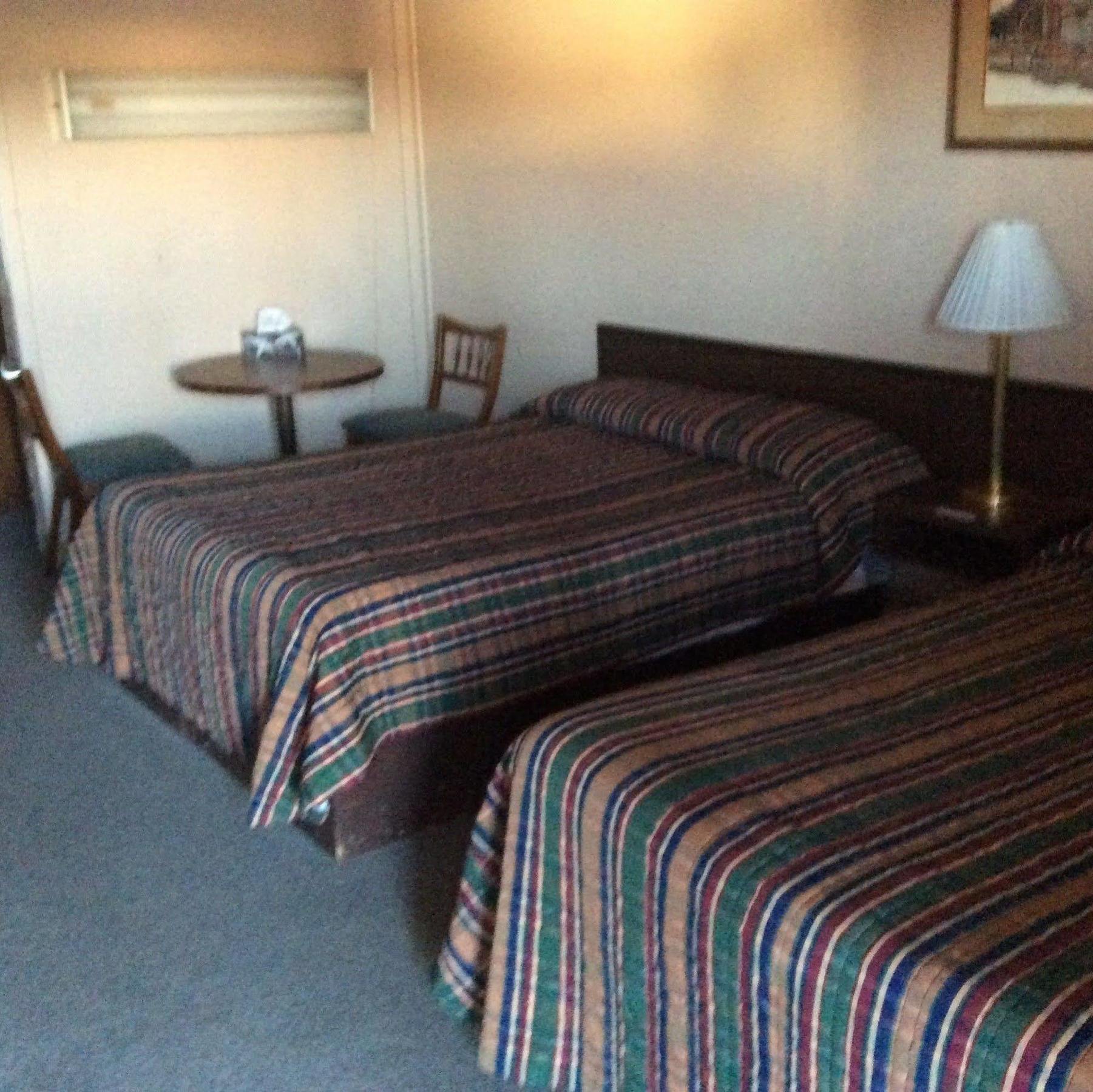 Parkwood Motor Inn Sundre Екстер'єр фото