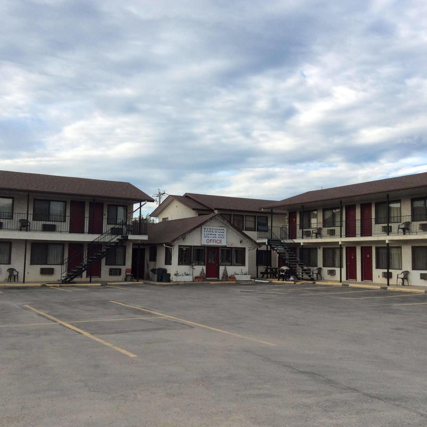 Parkwood Motor Inn Sundre Екстер'єр фото