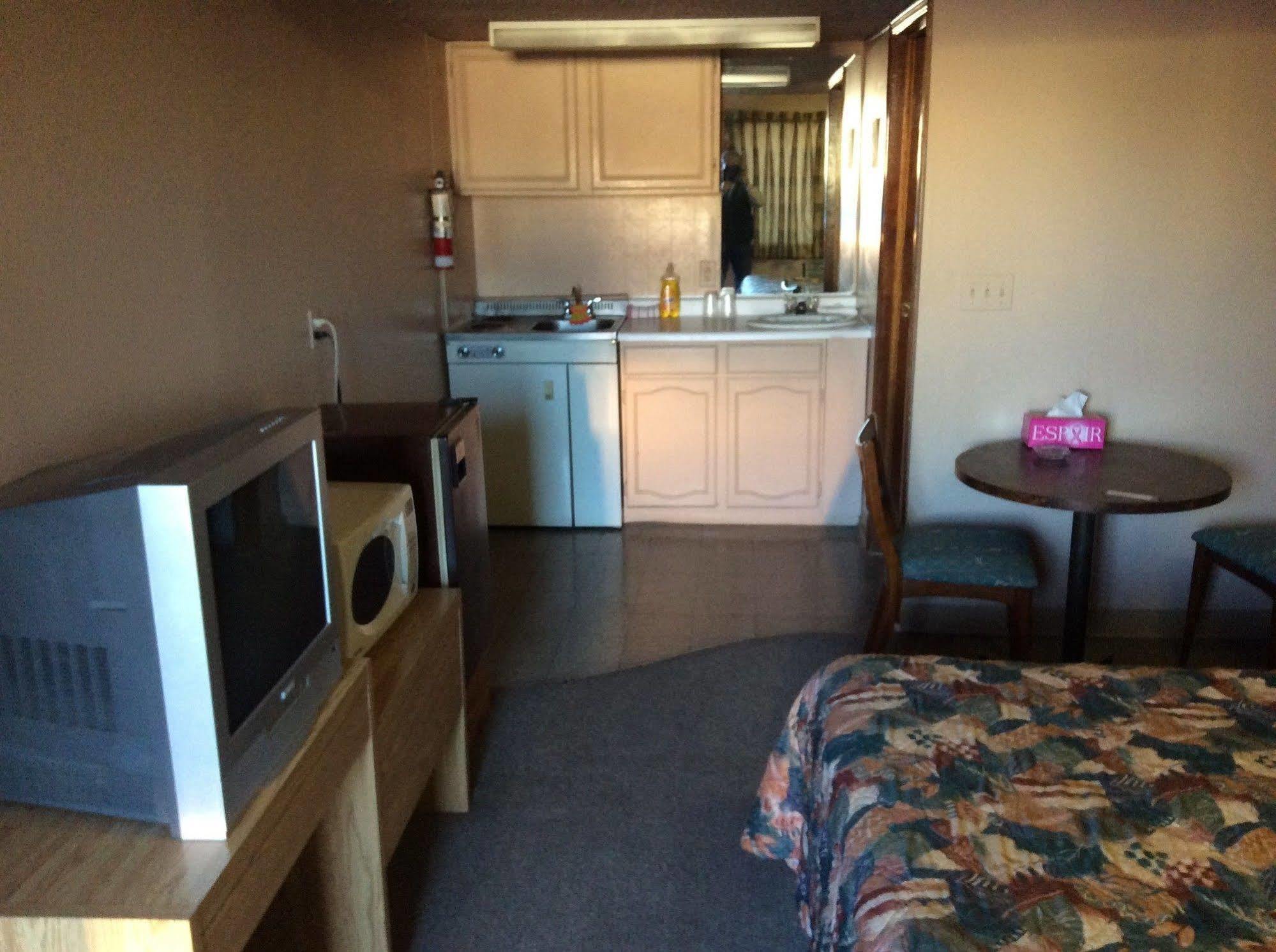 Parkwood Motor Inn Sundre Екстер'єр фото