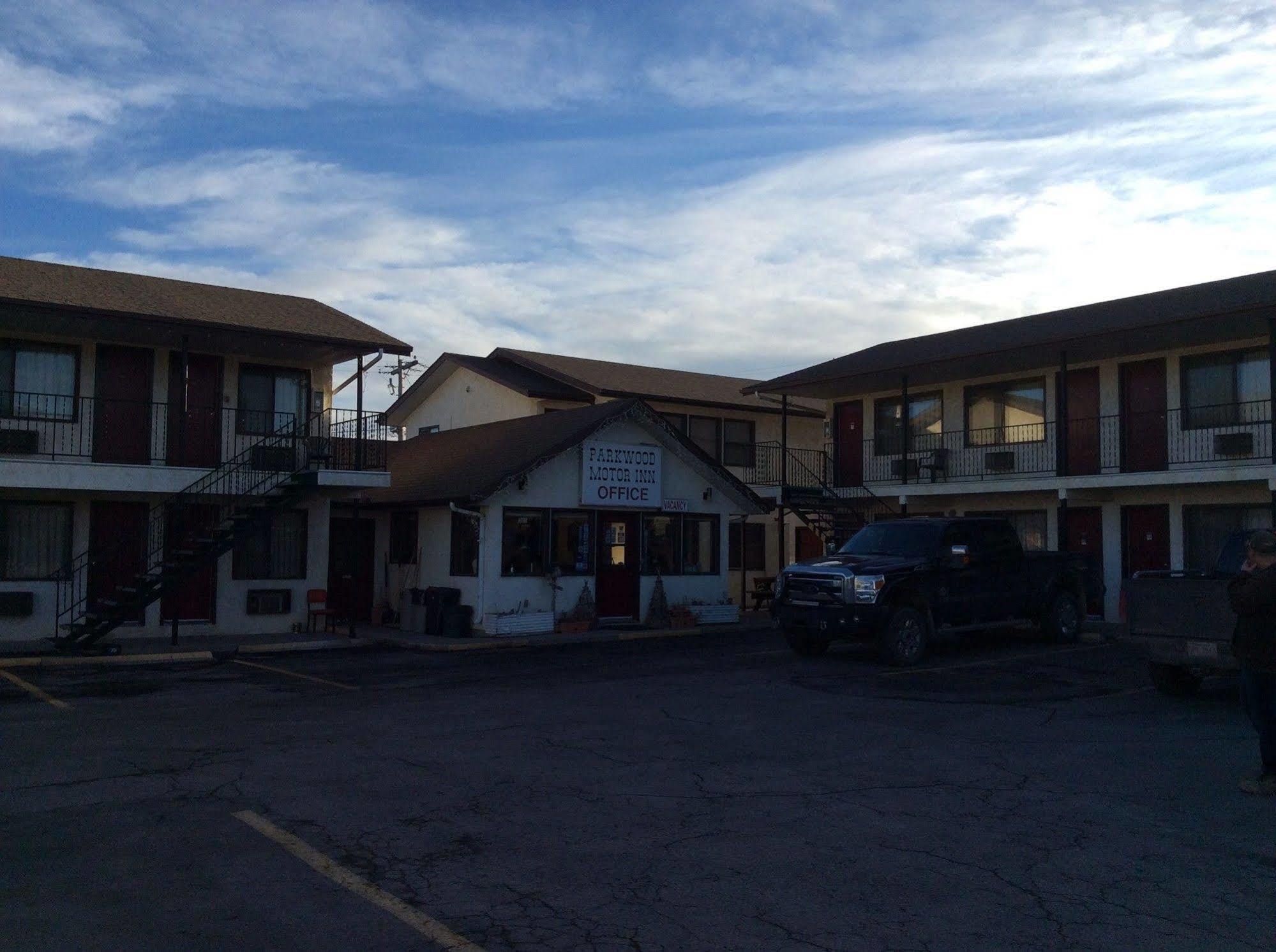 Parkwood Motor Inn Sundre Екстер'єр фото